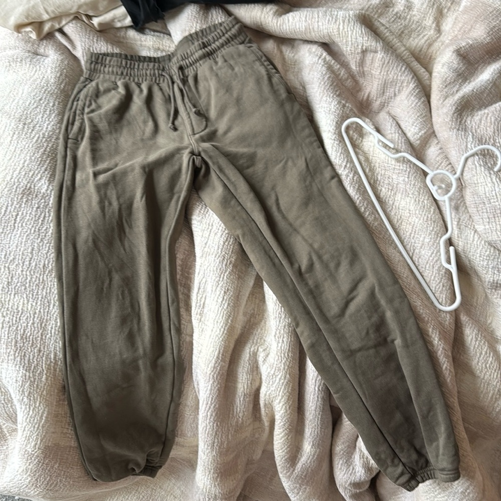 Kith army green sweatpants